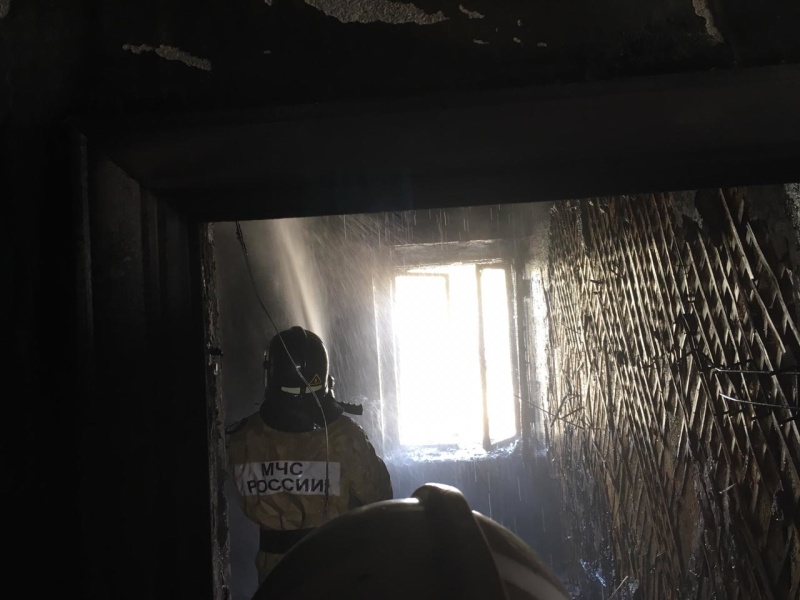 В Нижнем Тагиле в пятиэтажке горела квартира. Два человека спасены, восемь эвакуировались