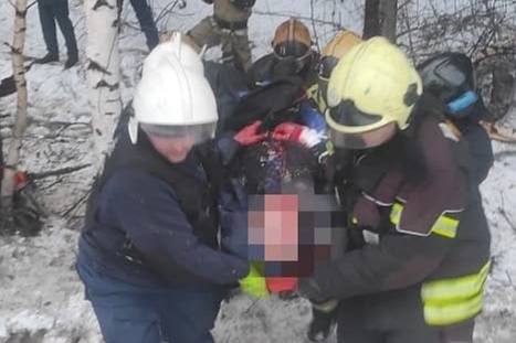 Под Нижним Тагилом произошло смертельное ДТП: пассажира удалось спасти | На Урале водитель автомобиля столкнулся с деревом 