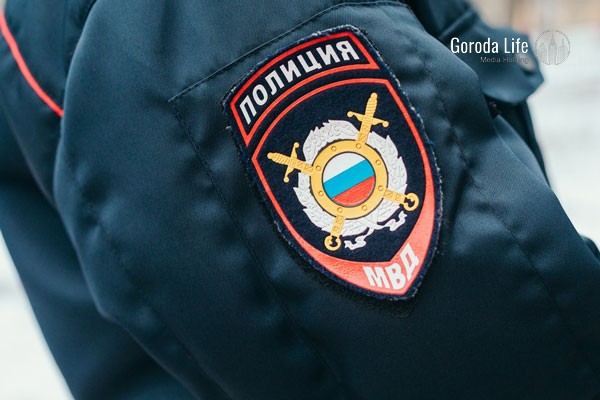 На Урале полицейские вывезли в лес и избили прохожего, который подошел спросить время На Урале полицейские вывезли в лес и избили прохожего, который подошел спросить время