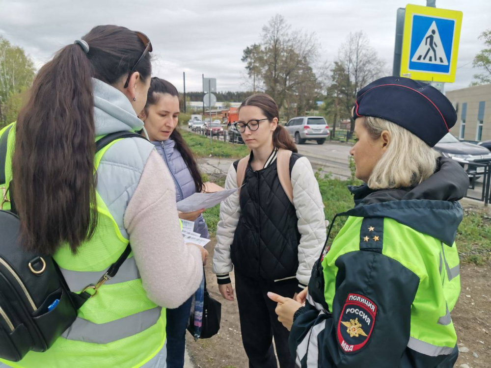 Родительский патруль в Свердловской области: безопасность детей на дорогах в приоритете | Уникальная акция "Родительский патруль": как обычные родители стали защитниками ПДД возле школ и детских садов Родительский патруль в Свердловской области: безопасность детей на дорогах в приоритете | Уникальная акция "Родительский патруль": как обычные родители стали защитниками ПДД возле школ и детских садов