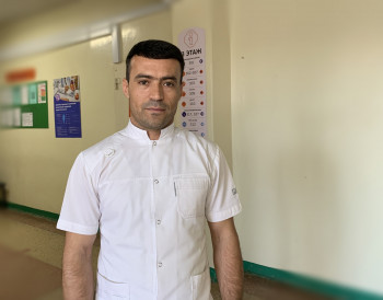 На Урале врач-кардиолог спас жизнь женщины в электричке