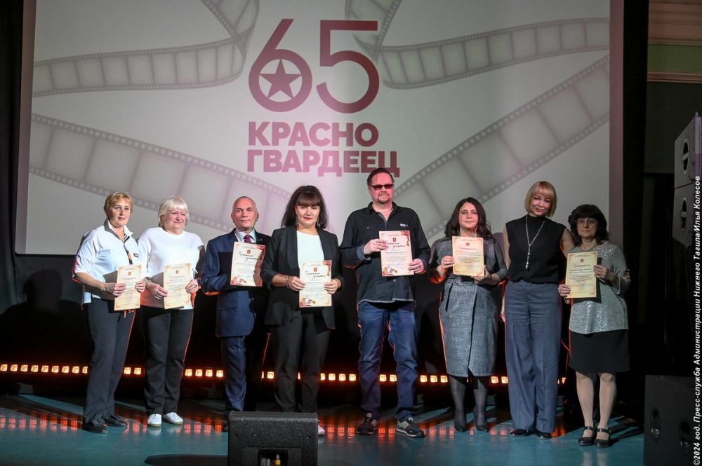В Нижнем Тагиле юбилей отпраздновал киновидеодосуговый центр «Красногвардеец» | На Урале коллектив кинотеатра поздравили с юбилеем