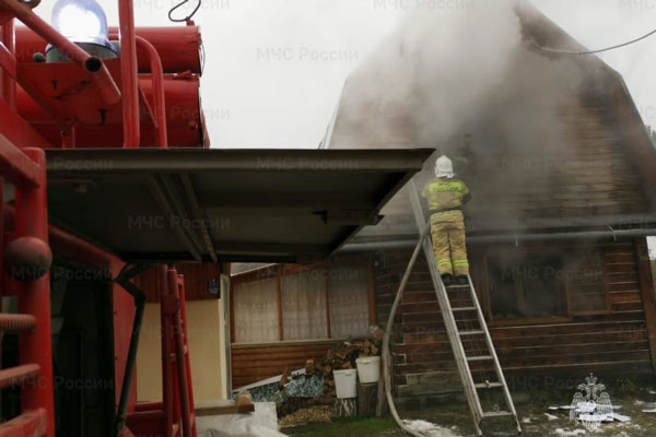 Накануне в Нижнем Тагиле сгорели садовый дом и баня