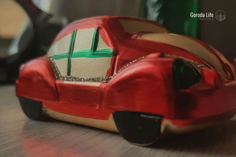 Жители Нижнего Тагила выставили на продажу елочных игрушки за 250 тысяч рублей Жители Нижнего Тагила выставили на продажу елочных игрушки за 250 тысяч рублей