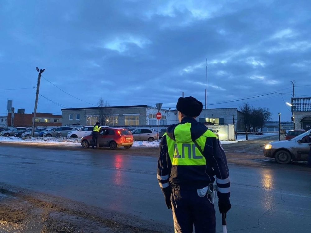 На выходных в Нижнем Тагиле сотрудники Госавтоинспекции устроят тотальные проверки | В выходные на Урале сотрудники ГИБДД проведут рейд