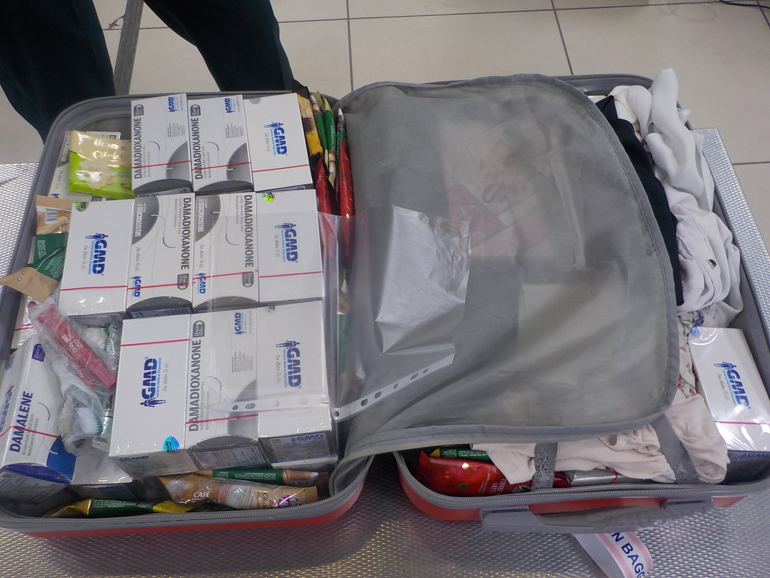 Хирургические нити в багаже. Кольцовские таможенники задержали партию незадекларированных товаров из Стамбула Хирургические нити в багаже. Кольцовские таможенники задержали партию незадекларированных товаров из Стамбула