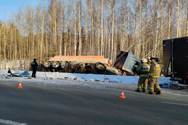 В Свердловской области сотрудники ГИБДД выясняют обстоятельства ДТП с участием бензовоза