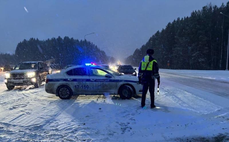 Ограничение движения на трассе Екатеринбург – Реж – Алапаевск — дорогу закрыли из-за гололеда и непогоды | На трассе Екатеринбург – Реж – Алапаевск закрыли движение из-за гололеда