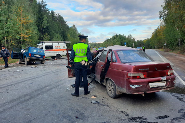 В ДТП под Нижним Тагилом один человек погиб, четверо пострадали