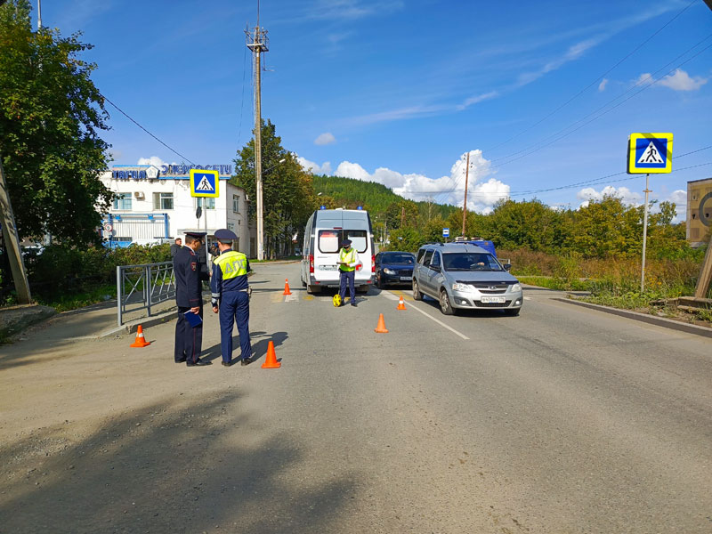 ДТП в Нижнем Тагиле: водитель не уступил дорогу пешеходам | В Нижнем Тагиле 1 сентября произошло ДТП на пешеходном переходе, пострадали две женщины ДТП в Нижнем Тагиле: водитель не уступил дорогу пешеходам | В Нижнем Тагиле 1 сентября произошло ДТП на пешеходном переходе, пострадали две женщины