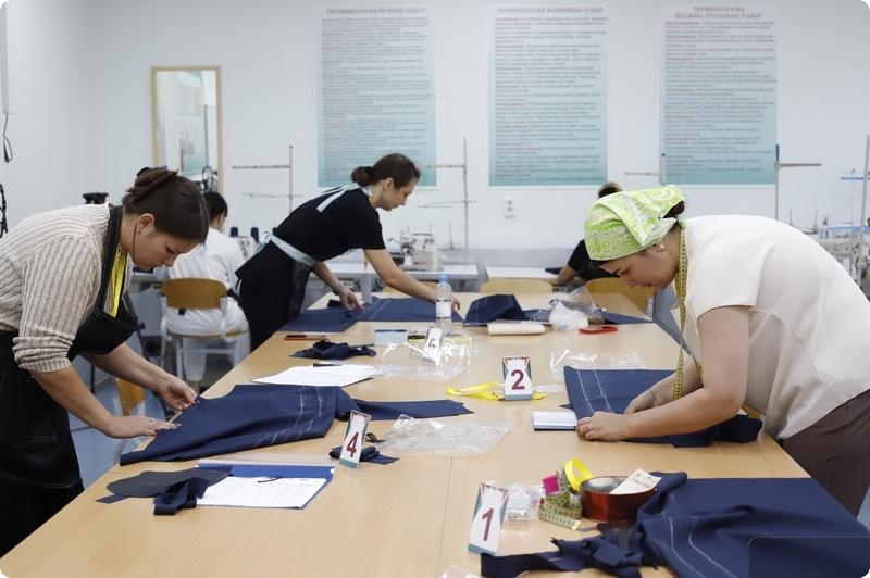 В конкурсе на звание лучшего портного Свердловской области победила участница из Нижнего Тагила | В Свердловской области определили лучшего портного