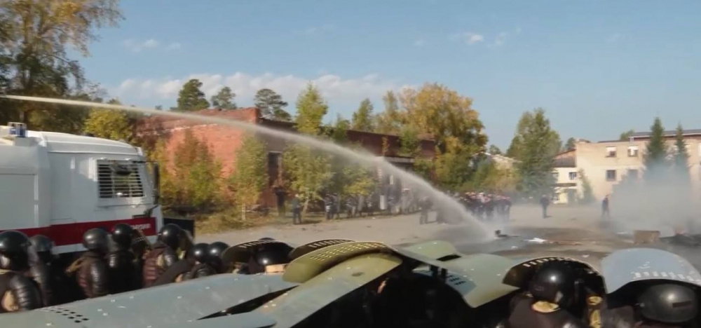 Массовые беспорядки устроили заключенные ИК-12 в Нижнем Тагиле: у сотрудников спецслужб прошли учения под такой легендой | На Урале прошли масштабные учения сотрудников спецслужб Массовые беспорядки устроили заключенные ИК-12 в Нижнем Тагиле: у сотрудников спецслужб прошли учения под такой легендой | На Урале прошли масштабные учения сотрудников спецслужб