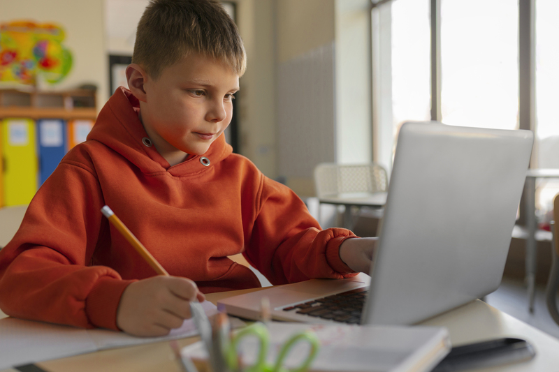 Эксперт Артищев объяснил, почему левшей нельзя переучивать и чем это опасно для ребенка | Эксперт Артищев объяснил почему левшей нельзя переучивать