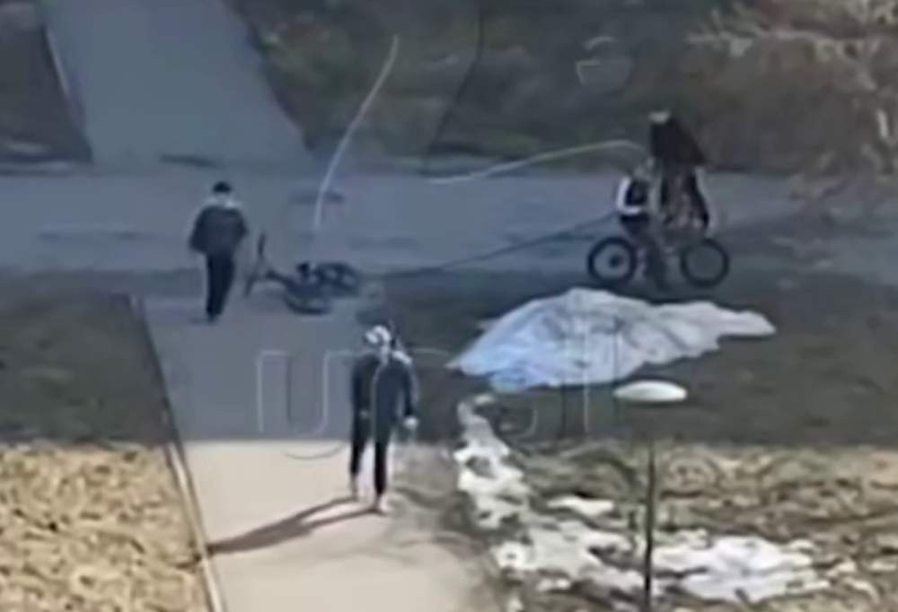 «Им было весело»: на Урале подростки кидали петарды под ноги беззащитному инвалиду | На Урале подростки бросали петарды под ноги мужчине с инвалидностью «Им было весело»: на Урале подростки кидали петарды под ноги беззащитному инвалиду | На Урале подростки бросали петарды под ноги мужчине с инвалидностью