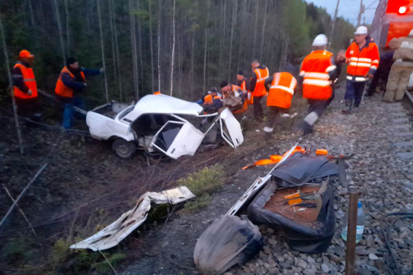 В Нижнем Тагиле Госавтоинспекция разбирается в обстоятельствах ДТП, которое произошло на железнодорожных путях