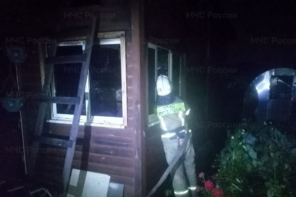 Субботним вечером в Нижнем Тагиле сгорела баня Субботним вечером в Нижнем Тагиле сгорела баня