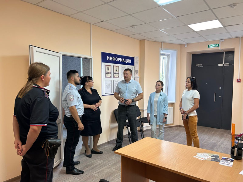 Общественный совет в Нижнем Тагиле оценил работу опорного пункта полиции на улице Землячки | В Нижнем Тагиле проверили работу опорного пункта участковых