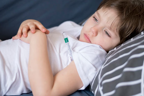 У заболевших тагильских школьников выявили норовирус 2 типа: дети заболели из-за сотрудника пищеблока | На Урале Роспотребнадзор выявил причину массового отравления детей