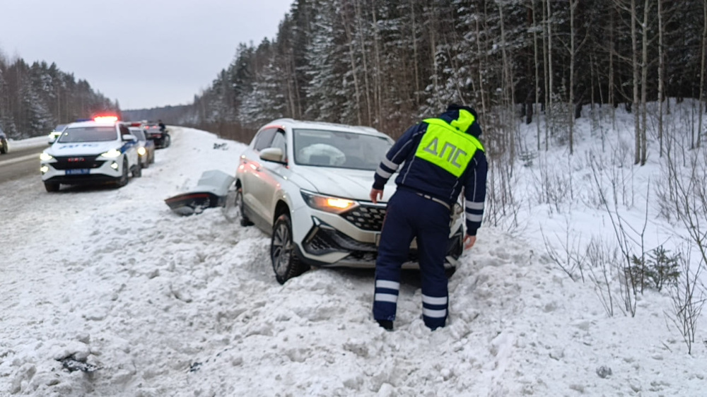 Авария на трассе под Нижним Тагилом: трое в больнице | Трое пострадавших в ДТП под Нижним Тагилом: водитель Skoda выехал на встречку