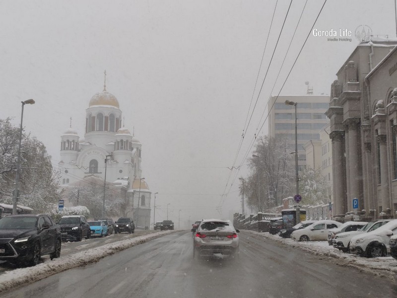 Зима возвращается: на севере Свердловской области уже навалило 15 см снега — прогноз по всему региону | Свердловскую область заметет снегом и зальет дождями 
