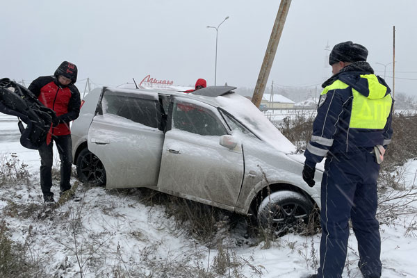 Неправильный выбор скорости движения при неблагоприятных погодных условиях стал причиной ДТП под Нижним Тагилом
