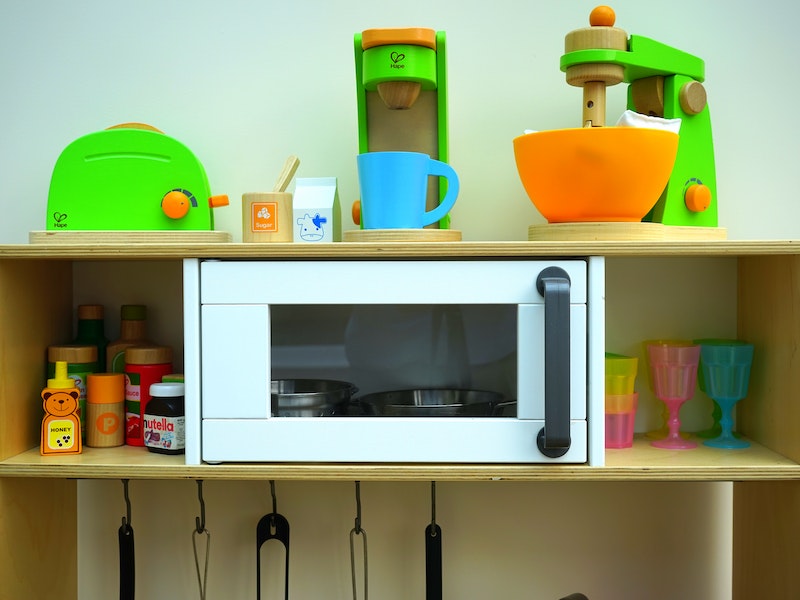 В России предложили ограничить продажу детских игрушек, копирующих взрослые товары