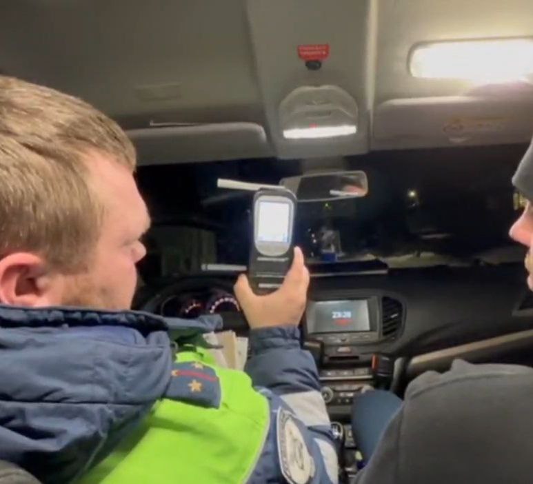 Рекордное опьянение за рулем: в Свердловской области остановили водителя с экстремальным показателем | В Свердловской области поймали водителя с экстремальным алкоголем в крови