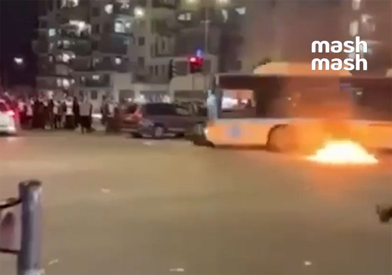 Автобус сбил участников акции ультраортодоксов в Иерусалиме, есть пострадавшие | В Иерусалиме автобус наехал на протестующих харедим против призыва в армию