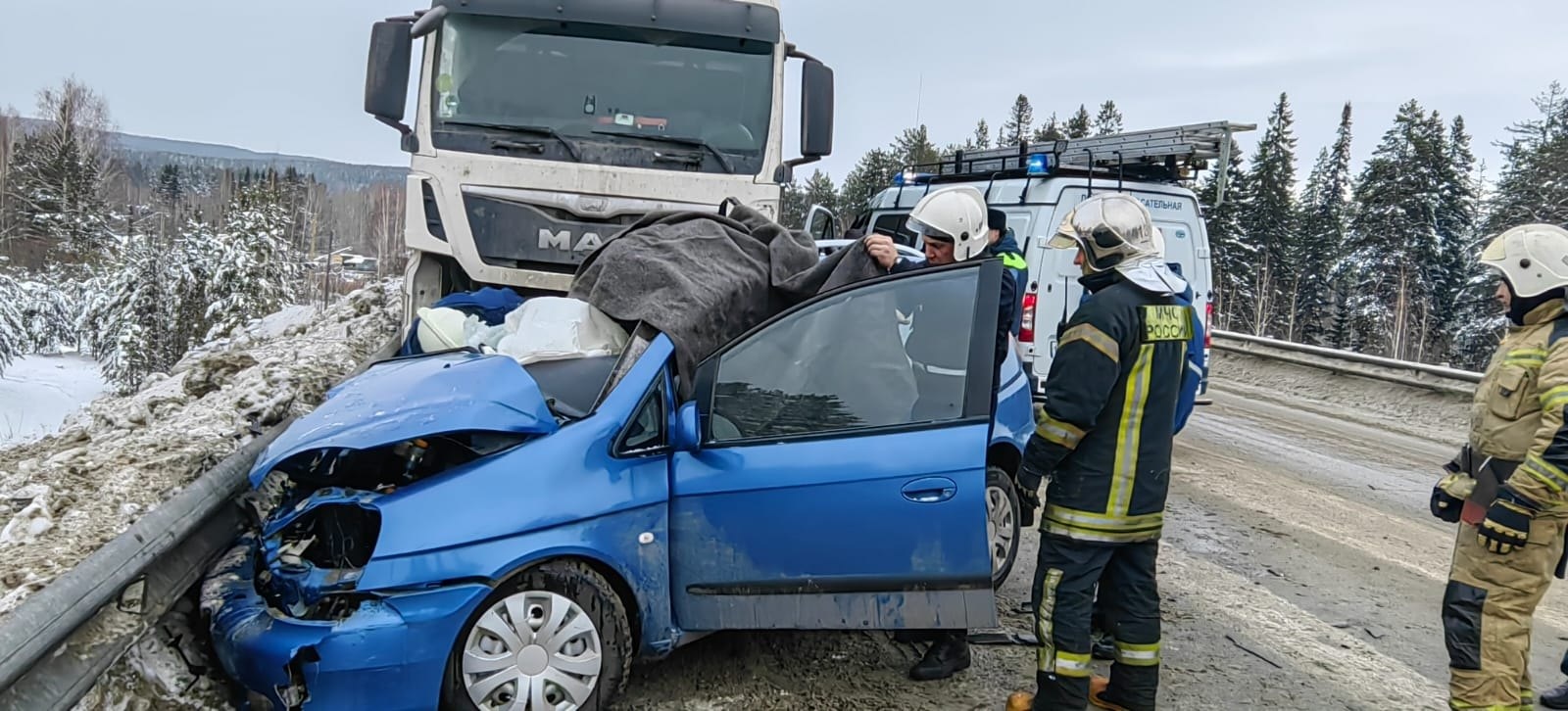 Спасатели Нижнего Тагила обратились к автомобилистам после серии ДТП на дорогах Спасатели Нижнего Тагила обратились к автомобилистам после серии ДТП на дорогах