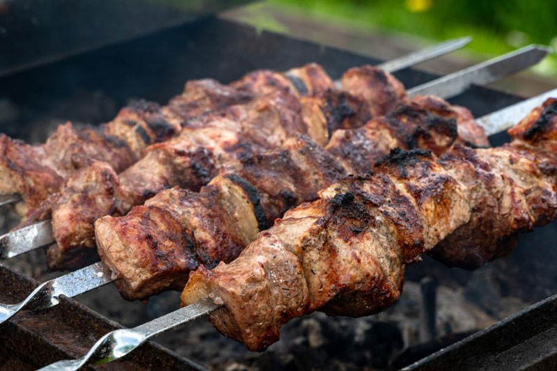 В Свердловской области перед майскими праздники в цене выросли цены на мясо | На Урале подешевели яйца, но взлетели цены на мясо