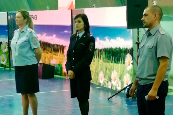 Полицейские и сотрудники ГУФСИН провели встречи с детьми в летних лагерях