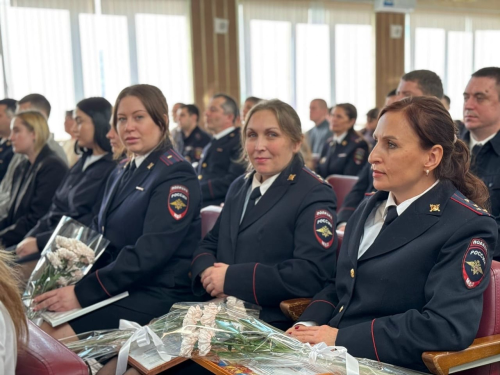 Более 20 участковых уполномоченных отмечены за вклад в безопасность в Нижнем Тагиле | Участковых в Нижнем Тагиле чествование за вклад в безопасность