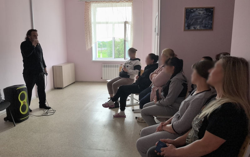 В ИК-6 Нижнего Тагила прошёл концерт Игоря Чернявского для осуждённых женщин | Певец Игорь Чернявский устроил концерт для женщин в исправительном центре Нижнего Тагила В ИК-6 Нижнего Тагила прошёл концерт Игоря Чернявского для осуждённых женщин | Певец Игорь Чернявский устроил концерт для женщин в исправительном центре Нижнего Тагила