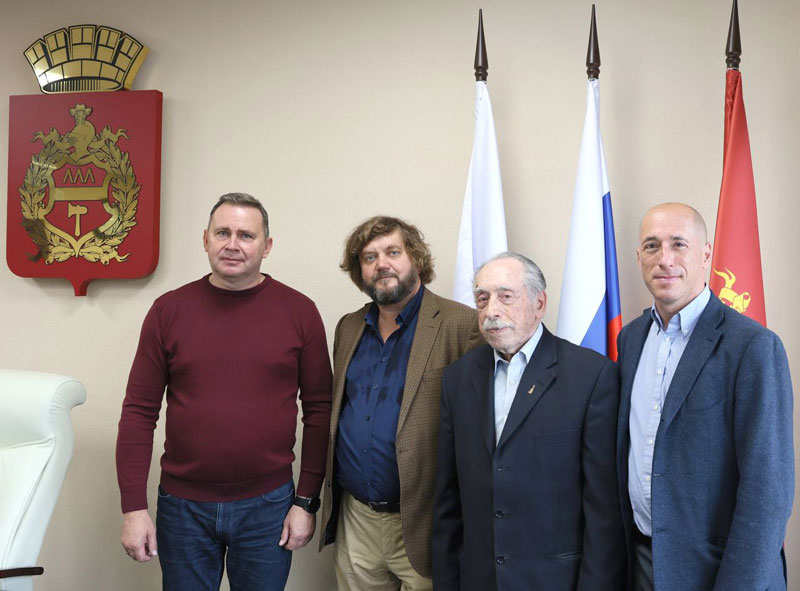 Пётр Лаул и «Демидов-камерата» открыли новый филармонический сезон в Нижнем Тагиле | В Нижнем Тагиле открылся 31-й филармонический сезон концертом «Мировые звёзды»