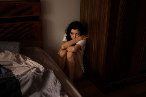 Тагильчанка подозревает своего бывшего сожителя в том, что он подкинул ей в квартиру ртуть | На Урале девушка во время уборки дома обнаружила вещество, похожее на ртуть