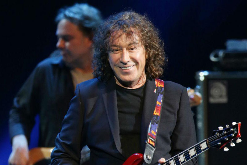 Певцу Владимиру Кузьмину стало плохо после концерта в Москве | После концерта в Москве 70-летнему Владимиру Кузьмину вызвали врачей