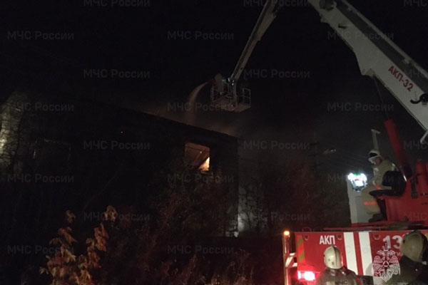 Накануне в Нижнем Тагиле в трехэтажке сгорела квартира Накануне в Нижнем Тагиле в трехэтажке сгорела квартира