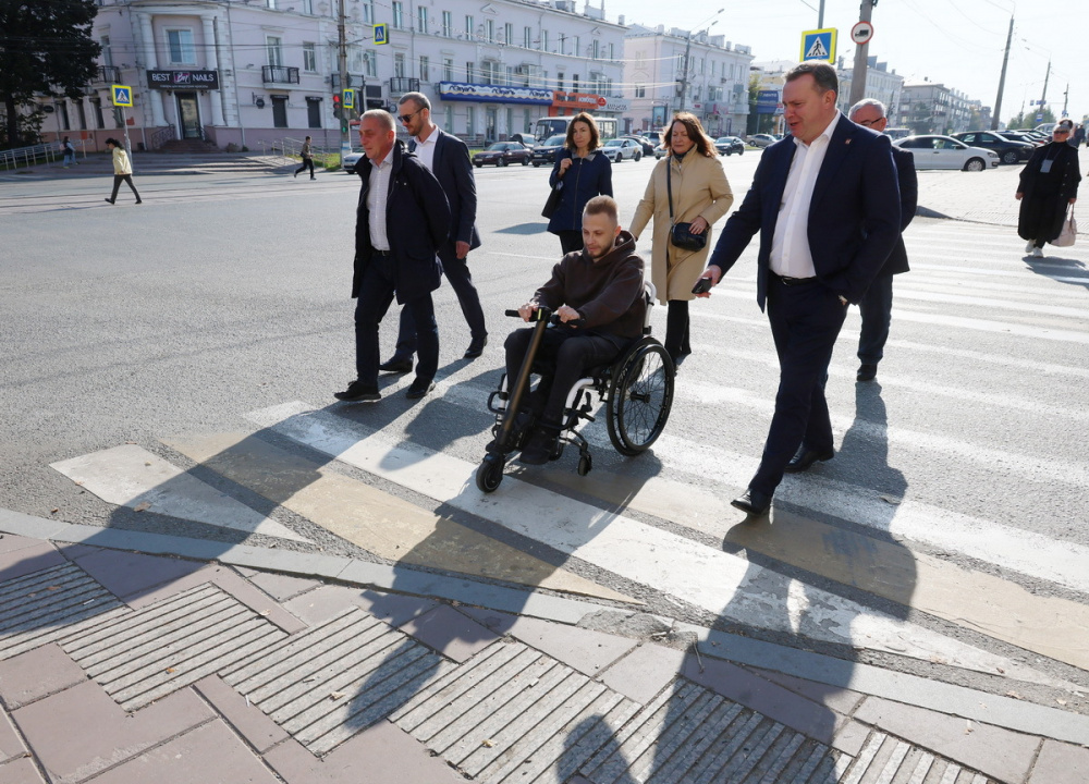 Глава Нижнего Тагила проверил качество доступной среды на проспекте Мира | На Урале оценили объект нацпроекта «Безопасные качественные дороги» Глава Нижнего Тагила проверил качество доступной среды на проспекте Мира | На Урале оценили объект нацпроекта «Безопасные качественные дороги»