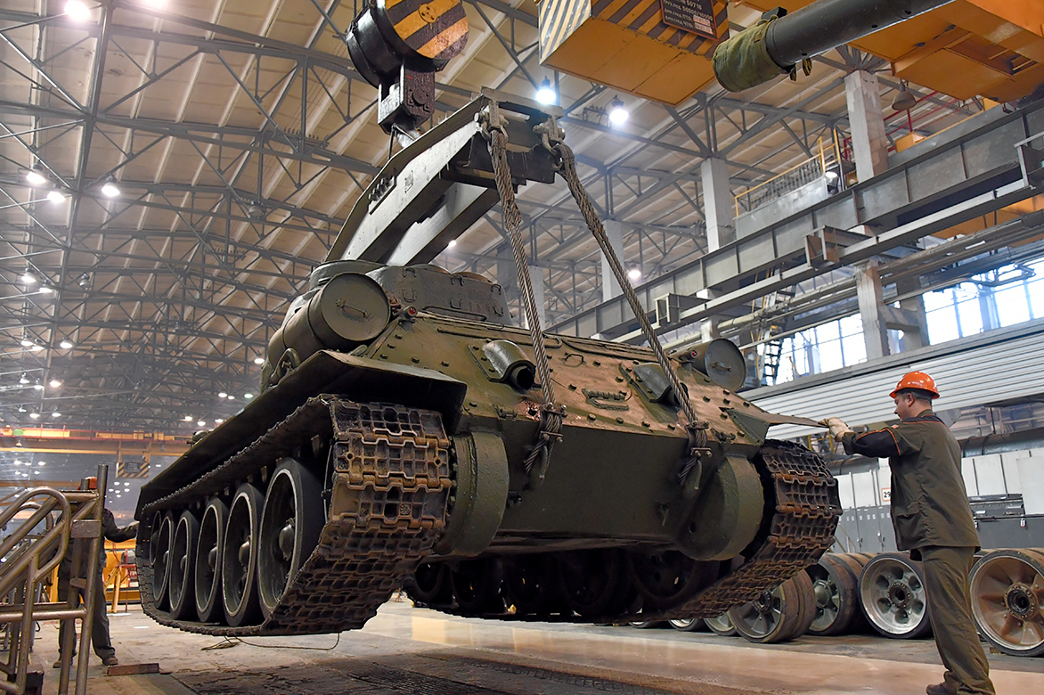 Уралвагонзавод готовит технику для парада 9 мая в Нижнем Тагиле Уралвагонзавод готовит технику для парада 9 мая в Нижнем Тагиле